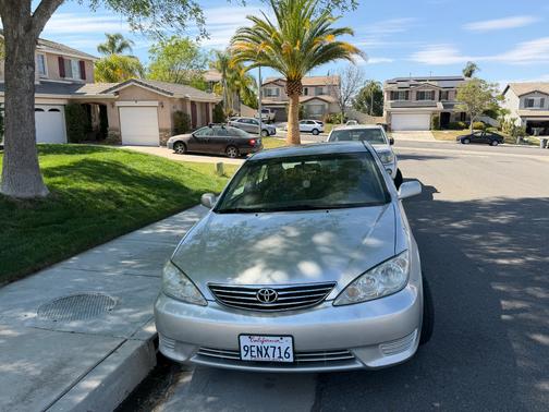 Silver 2005 Toyota Camry LE