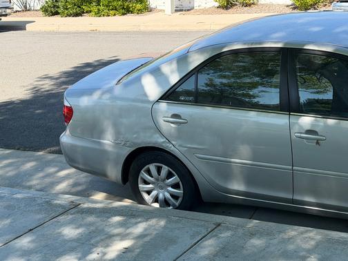Silver 2005 Toyota Camry LE