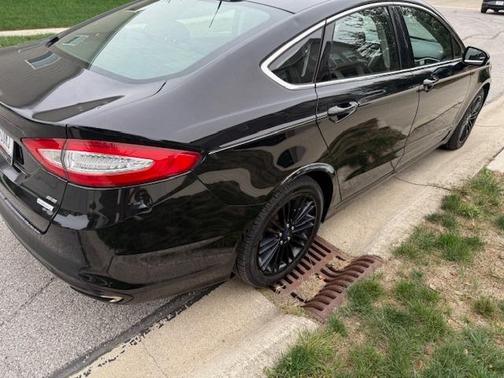 Black 2016 Ford Fusion SE