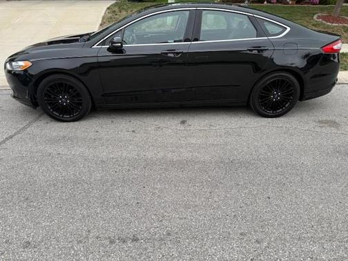 Black 2016 Ford Fusion SE