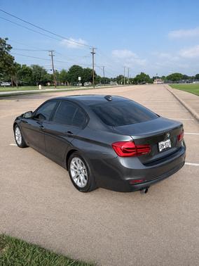 Gray 2018 BMW 320 i