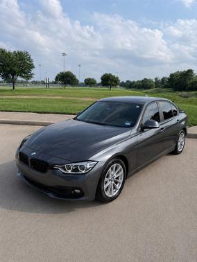 Gray 2018 BMW 320 i