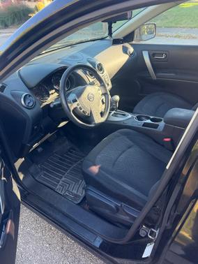 Black 2015 Nissan Rogue Select S