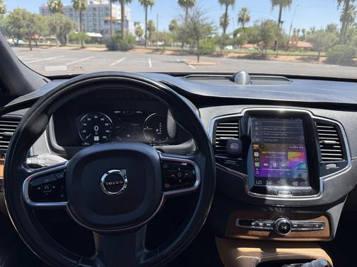 Gold 2017 Volvo XC90 Hybrid T8 Inscription