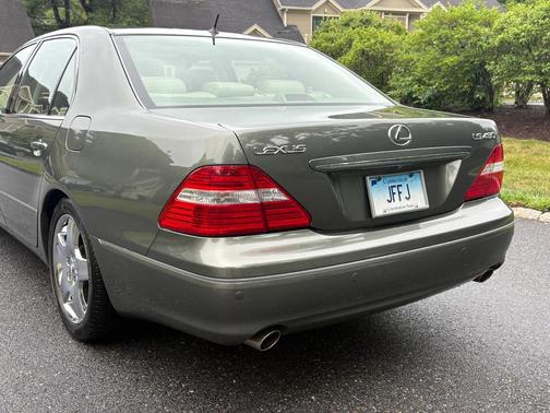 Green 2005 Lexus LS 430 Base