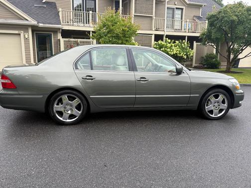 Green 2005 Lexus LS 430 Base