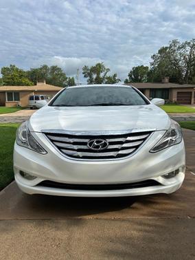 White 2013 Hyundai SONATA SE
