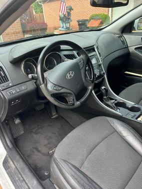 White 2013 Hyundai SONATA SE