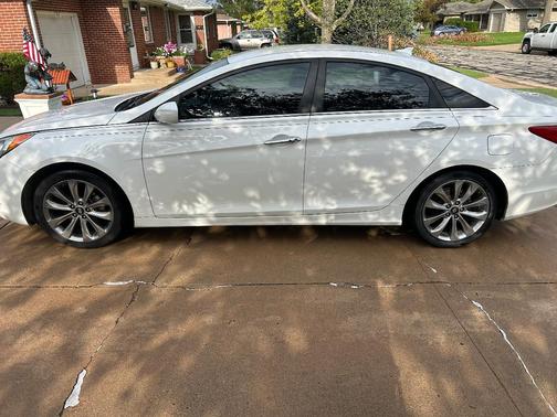 White 2013 Hyundai SONATA SE