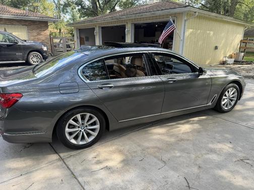 Gray 2018 BMW 740 i xDrive