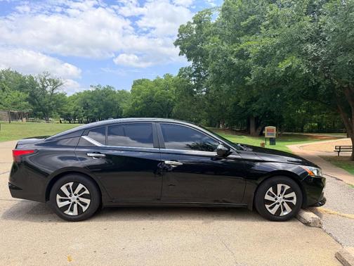 Black 2019 Nissan Altima 2.5 S