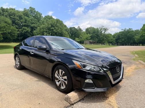 Black 2019 Nissan Altima 2.5 S