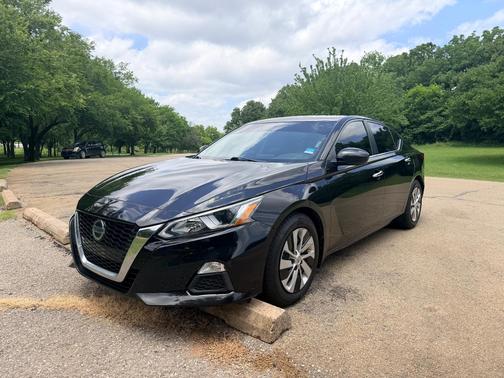 Black 2019 Nissan Altima 2.5 S