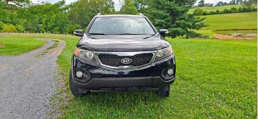 Black 2011 Kia Sorento EX