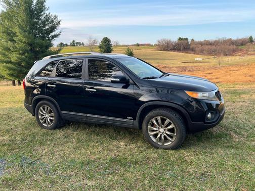 Black 2011 Kia Sorento EX