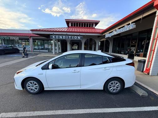 White 2021 Toyota Prius LE