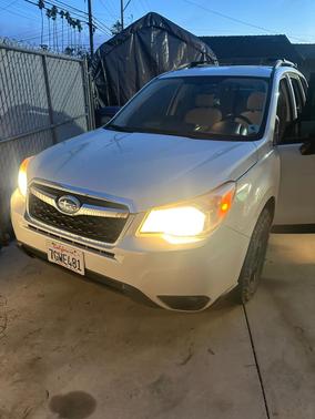 White 2015 Subaru Forester 2.5i
