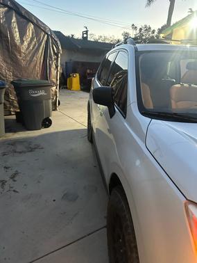 White 2015 Subaru Forester 2.5i