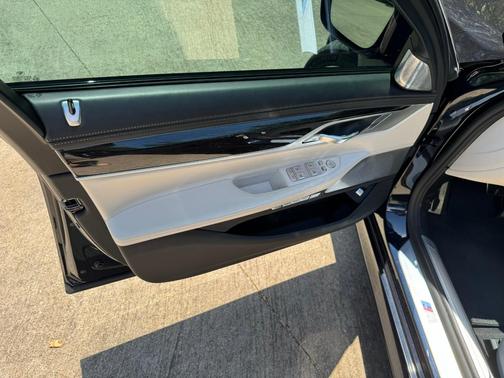 Blue 2018 BMW 750 i xDrive