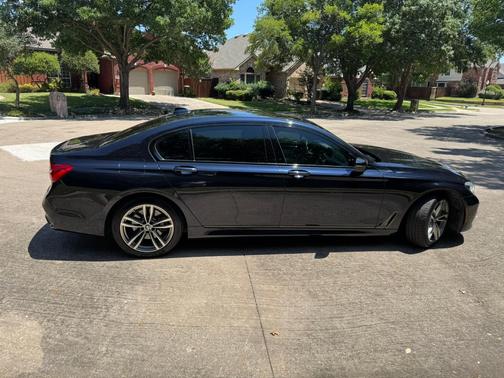Blue 2018 BMW 750 i xDrive