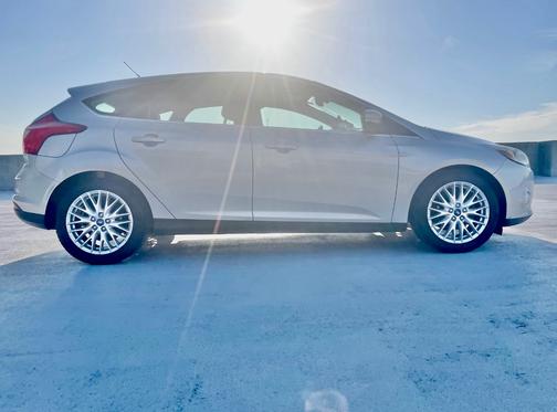 Silver 2012 Ford Focus SEL