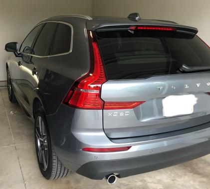 Gray 2020 Volvo XC60 T6 Momentum