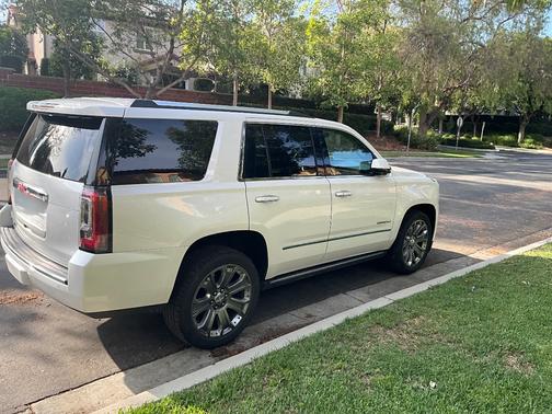 White 2016 GMC Yukon Denali