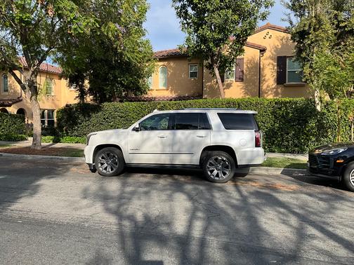 White 2016 GMC Yukon Denali