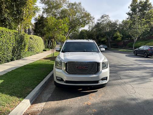 White 2016 GMC Yukon Denali