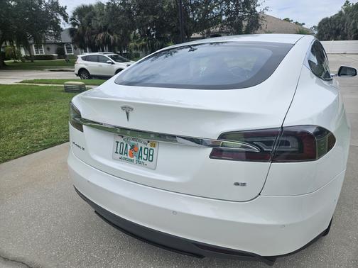 2015 Tesla Model S 85
