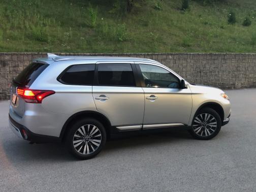 2020 Mitsubishi Outlander SE