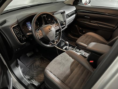 2020 Mitsubishi Outlander SE