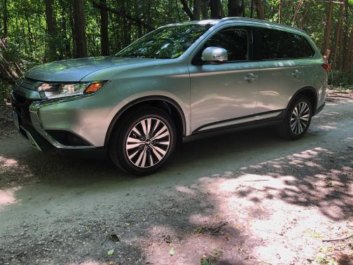 2020 Mitsubishi Outlander SE