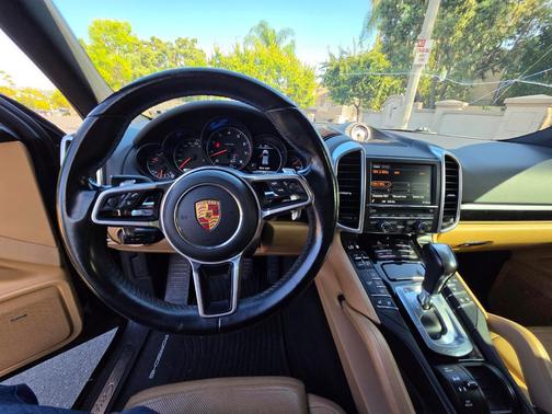 Black 2016 Porsche Cayenne Cayenne