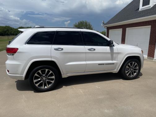 Photo 3 of 9 of 2018 Jeep Grand Cherokee Overland