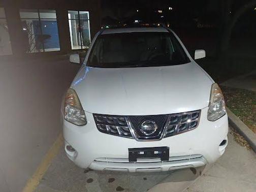 White 2013 Nissan Rogue SV