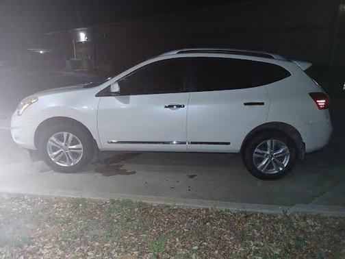 White 2013 Nissan Rogue SV