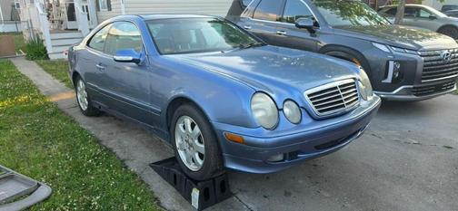 Blue 2000 Mercedes-Benz CLK-Class 320