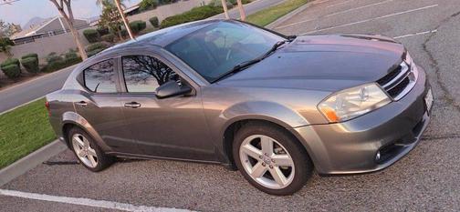 Silver 2013 Dodge Avenger SE