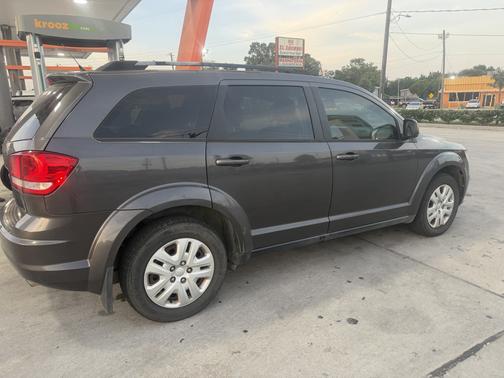 Gray 2014 Dodge Journey SE