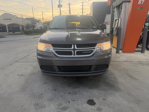 Gray 2014 Dodge Journey SE