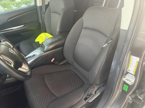 Gray 2014 Dodge Journey SE