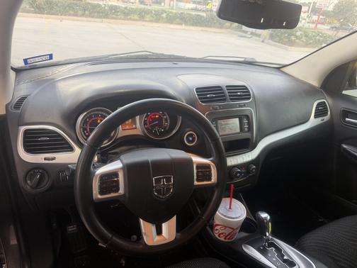 Gray 2014 Dodge Journey SE