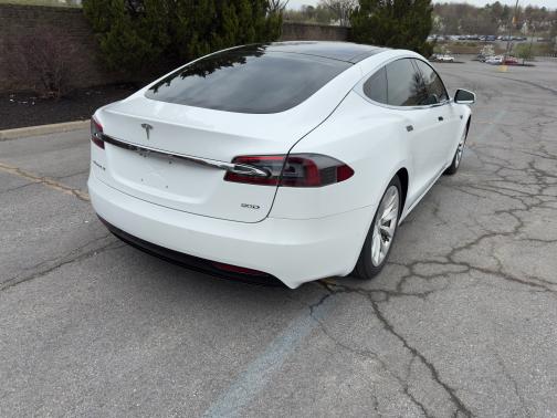 2016 Tesla Model S 90D