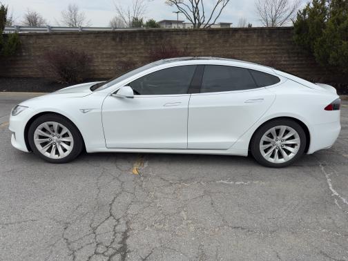 2016 Tesla Model S 90D