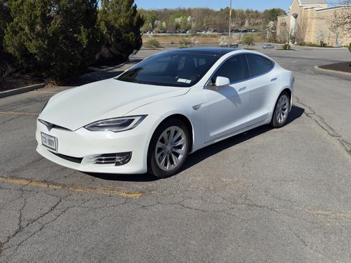 2016 Tesla Model S 90D