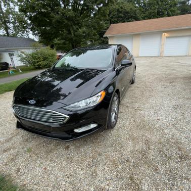 Black 2017 Ford Fusion Hybrid SE