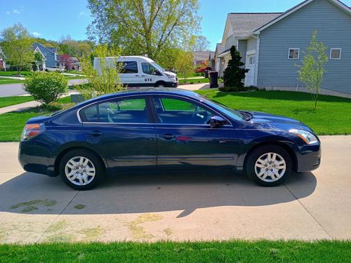 Blue 2012 Nissan Altima 2.5 S