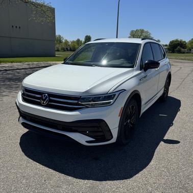 2022 Volkswagen Tiguan 2.0T SE R-Line Black