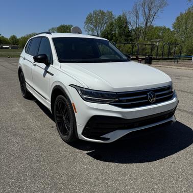 2022 Volkswagen Tiguan 2.0T SE R-Line Black
